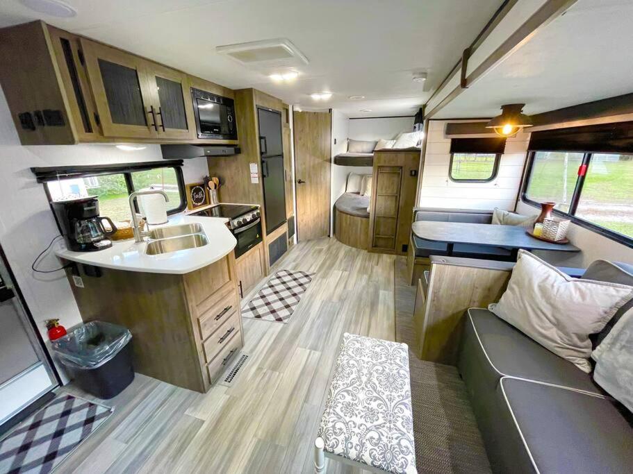 Rv Located On Private Property, Providing Access To The Guadalupe River, Accommodates Up To 5 Guests ニューブラウンフェルズ エクステリア 写真
